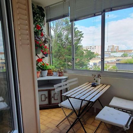 Medipole T2 Avec Un Garage Gratuit Sur Place, 16Min A Centre Ville Lyon En Metro A 维勒班 外观 照片