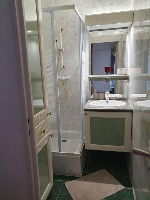 Medipole T2 Avec Un Garage Gratuit Sur Place, 16Min A Centre Ville Lyon En Metro A 维勒班 外观 照片