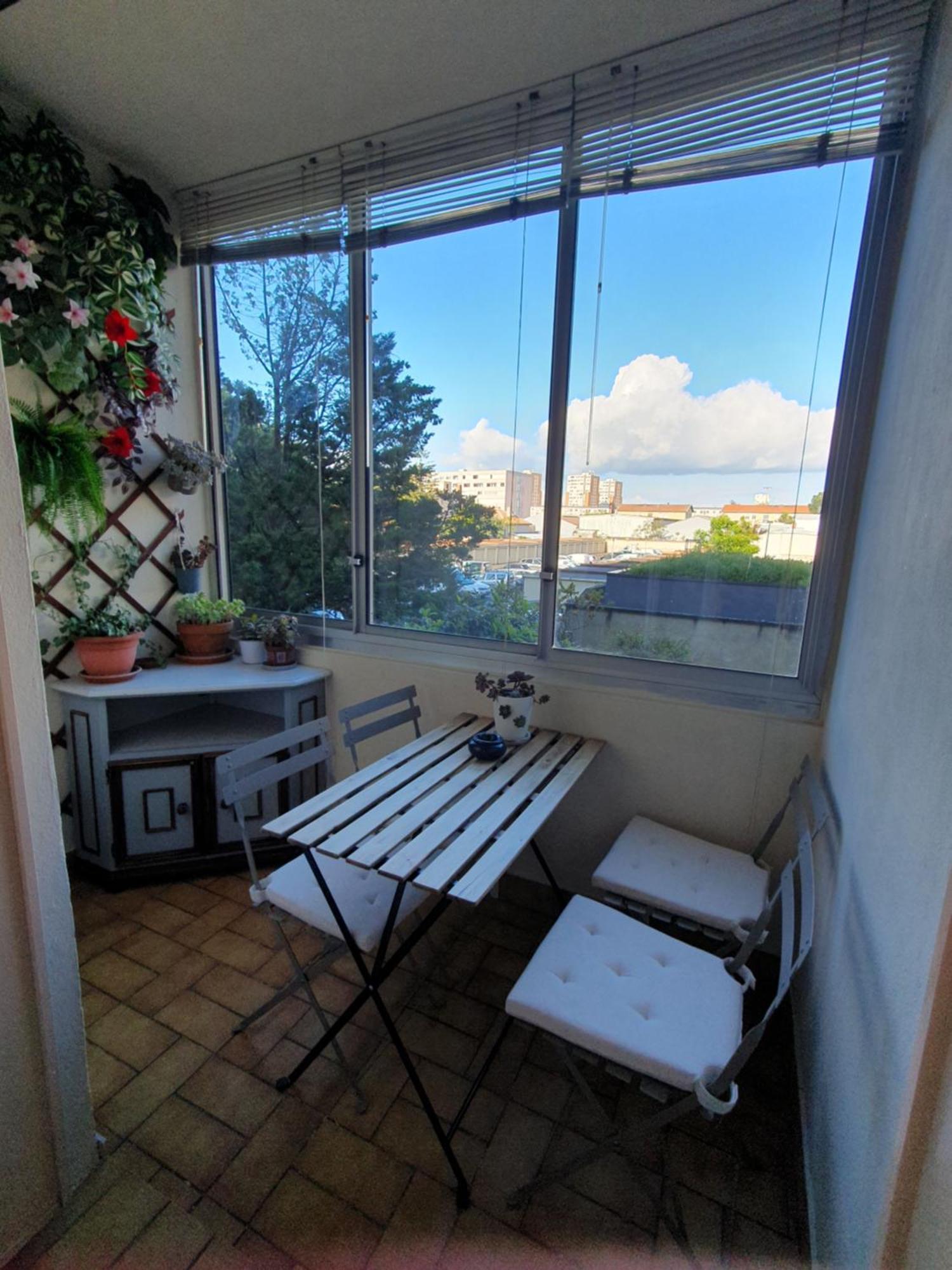 Medipole T2 Avec Un Garage Gratuit Sur Place, 16Min A Centre Ville Lyon En Metro A 维勒班 外观 照片