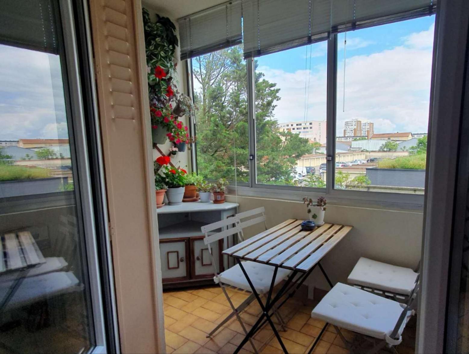 Medipole T2 Avec Un Garage Gratuit Sur Place, 16Min A Centre Ville Lyon En Metro A 维勒班 外观 照片
